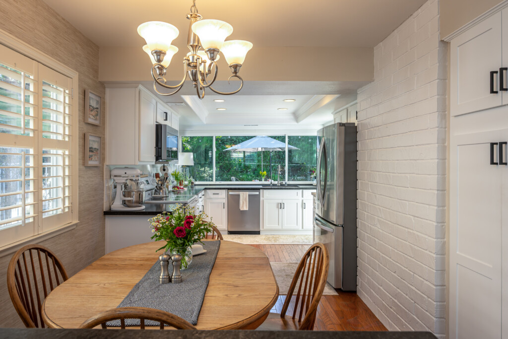 Bright dining area that flows seamlessly into the kitchen, making meals and conversation easy and comfortable. A welcoming space for everyday dining or working from home between tasks.