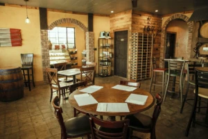 Le Vigne LA Los Angeles - cozy Italian wine bar dining room