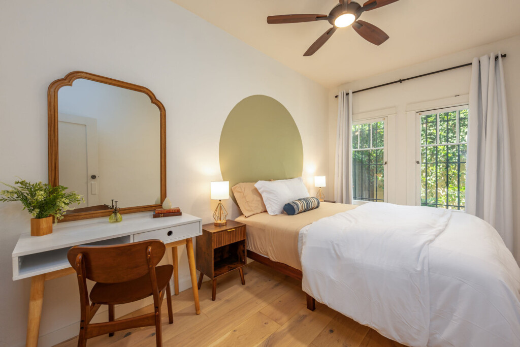 A second bedroom with soft light, calming tones, and thoughtful storage to help you settle in with ease. Comfortable and versatile, it’s well suited for guests, work, or longer stays in Silver Lake.