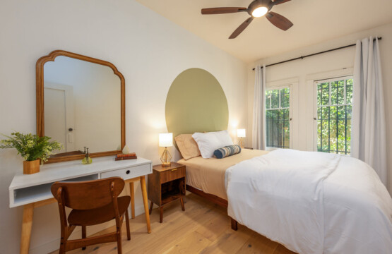 A second bedroom with soft light, calming tones, and thoughtful storage to help you settle in with ease. Comfortable and versatile, it’s well suited for guests, work, or longer stays in Silver Lake.