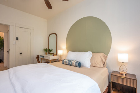 A second bedroom with soft light, calming tones, and thoughtful storage to help you settle in with ease. Comfortable and versatile, it’s well suited for guests, work, or longer stays in Silver Lake.