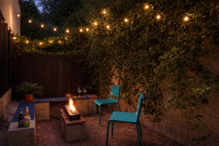 A quiet residential street in Silver Lake, just minutes from Sunset Junction and neighborhood favorites. It’s a setting that offers both convenience and a true local feel for longer stays.